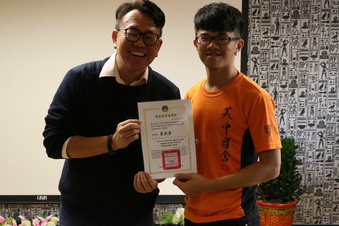 恭喜本校僑生榮獲106學年度僑委會及華僑救國聯合總會獎學金！圖片